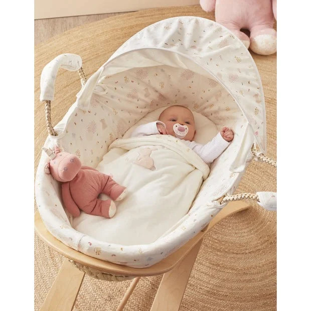 Les alternatives au lit parapluie : le couffin bébé pour nouveau-nés sur Babykare.fr