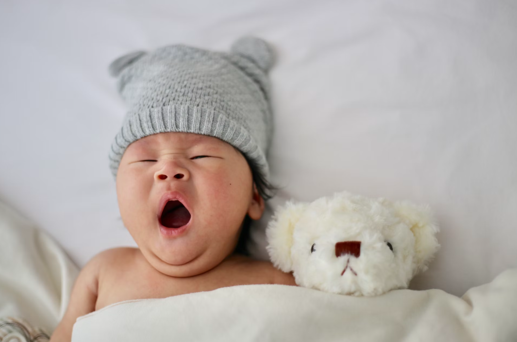 Sommeil partagé avec bébé : Quel lit choisir pour le Cododo