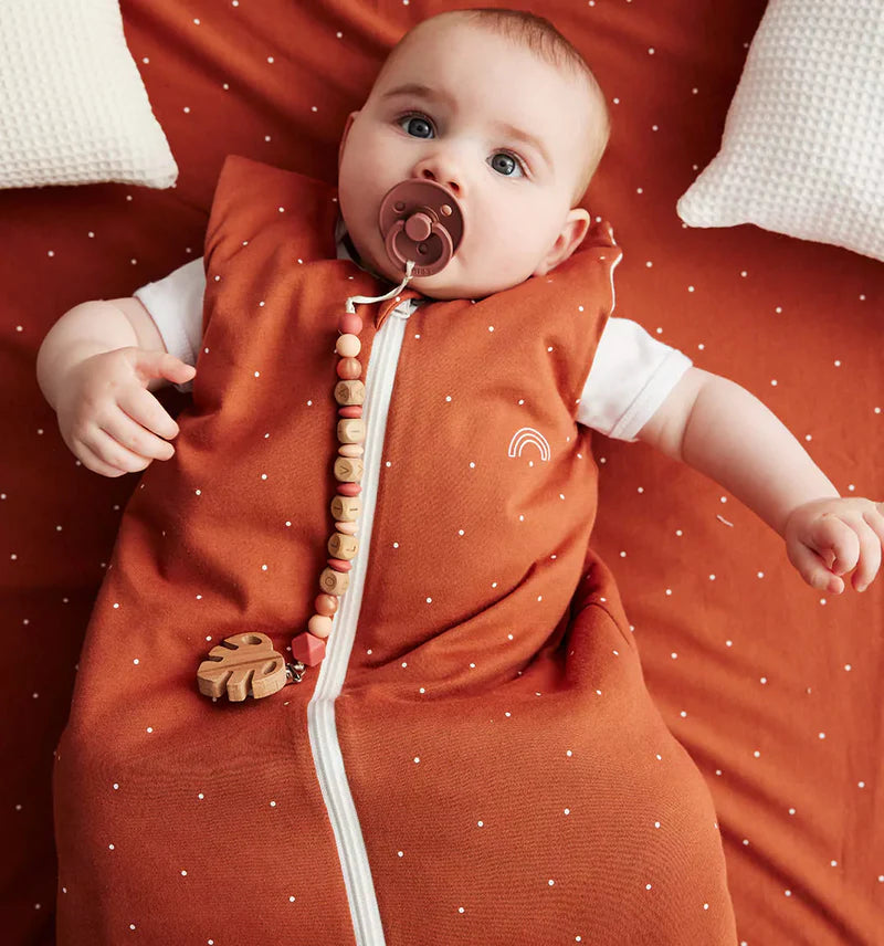 Gigoteuse disposée dans un lit bébé