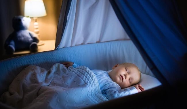 Comment surveiller bébé la nuit grâce à un babyphone audio et vidéo ?