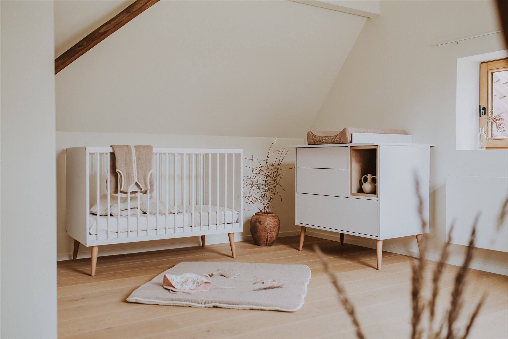 Petite chambre bébé évolutive Vox Vintage bois et vert