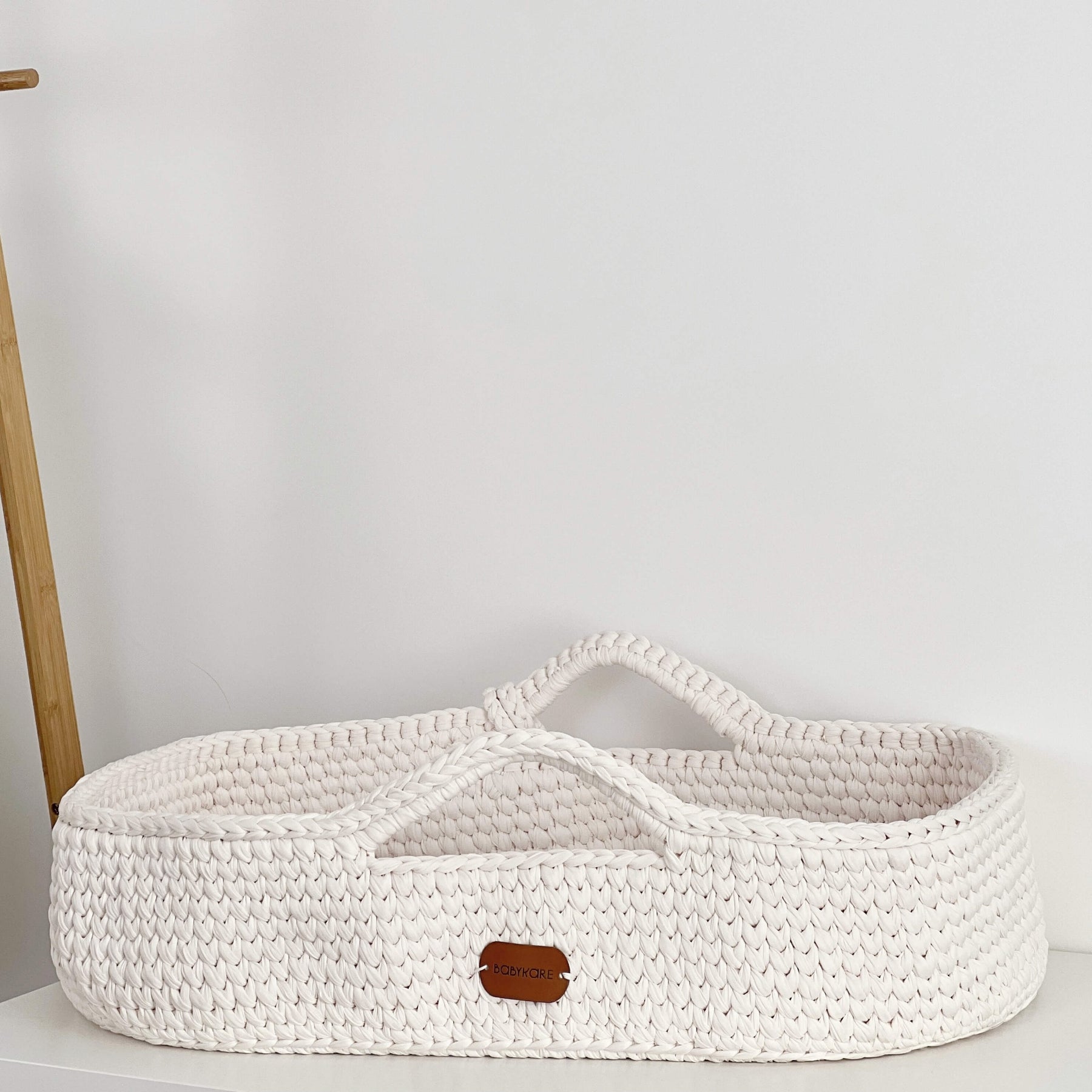 Couffin en crochet avec matelas Jade - Changing Mats & Trays par Babykare