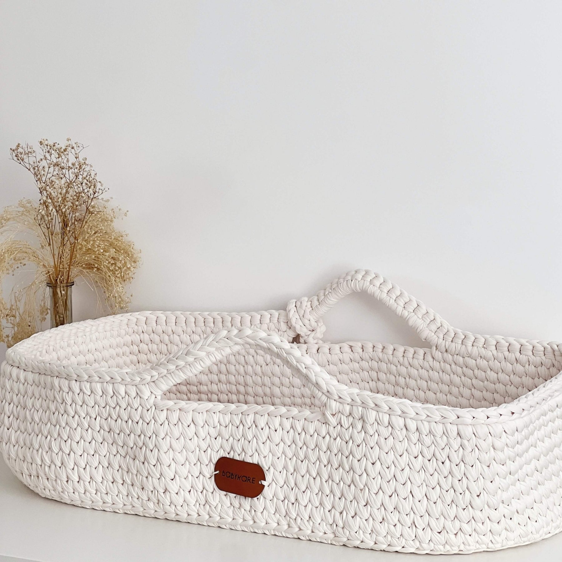 Couffin en crochet avec matelas Jade - Changing Mats & Trays par Babykare