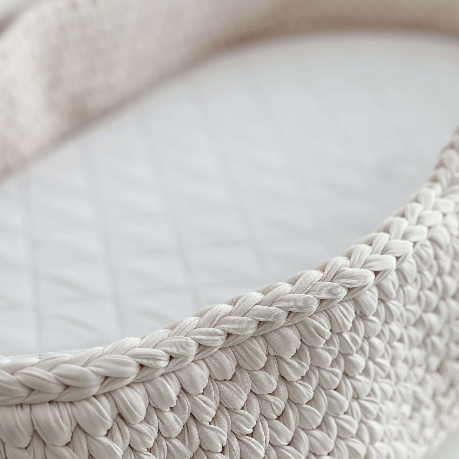 Couffin en crochet avec matelas Jade - Changing Mats & Trays par Babykare