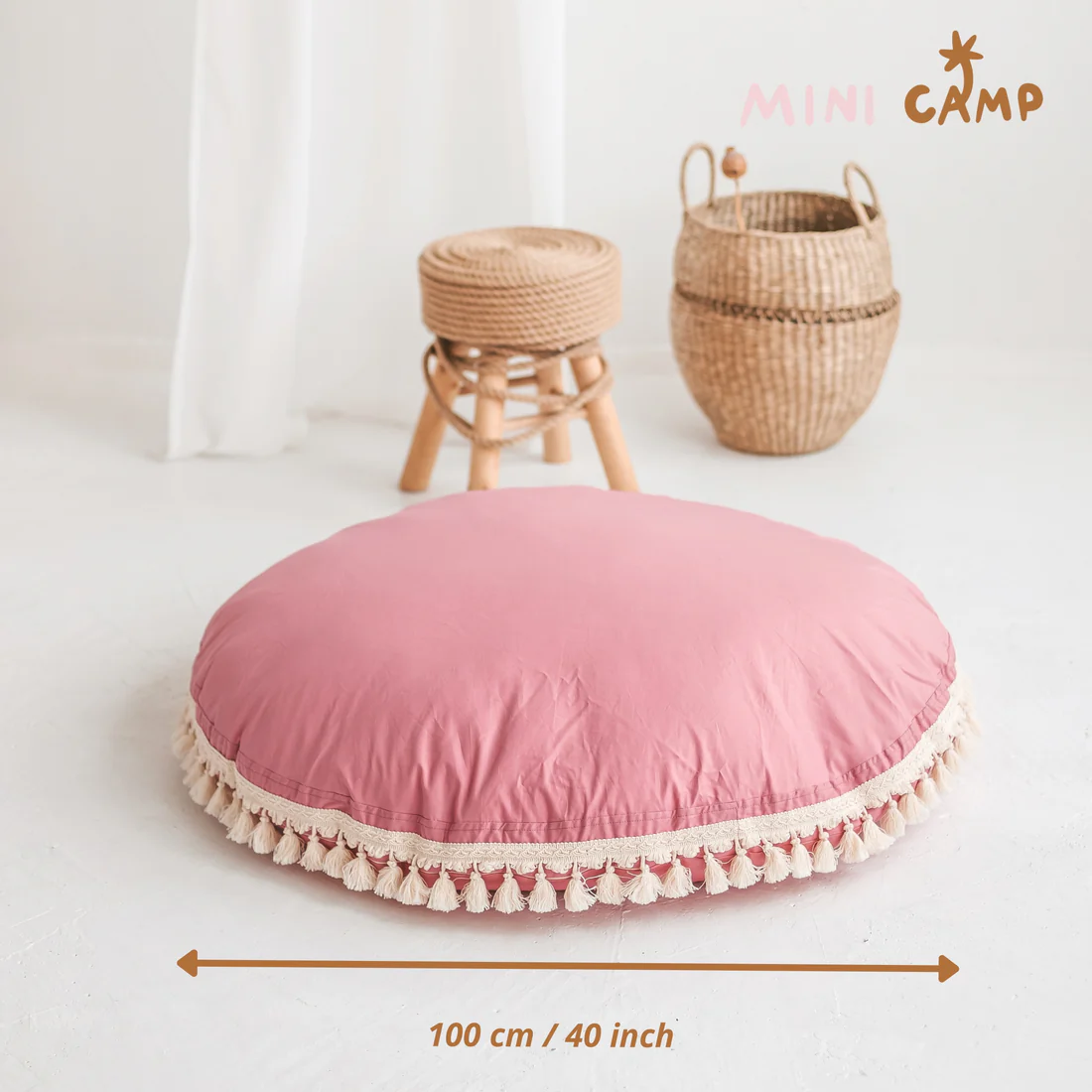 Grand coussin de sol avec pompons
