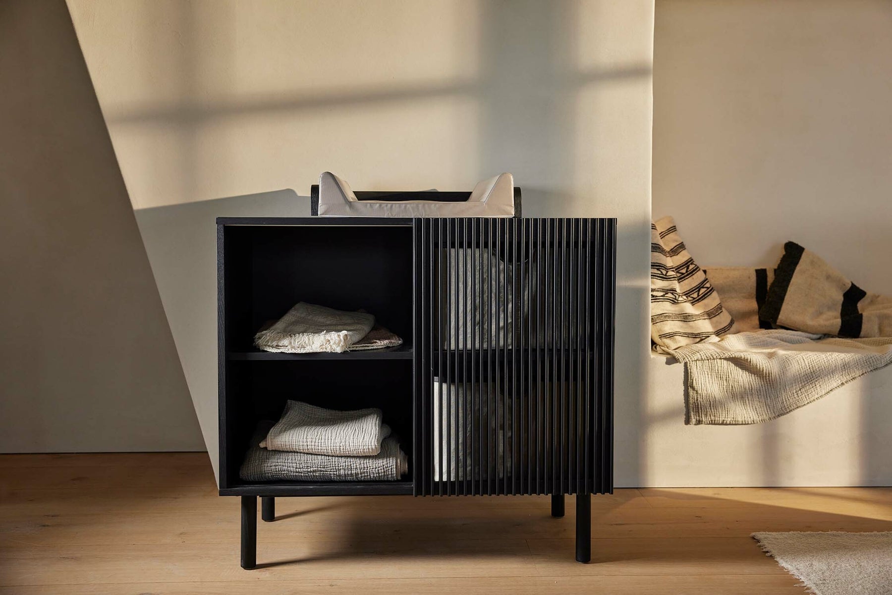 Chambre complète avec lit bébé Hai No Ki Noir Quax - Baby & Toddler Furniture par Quax