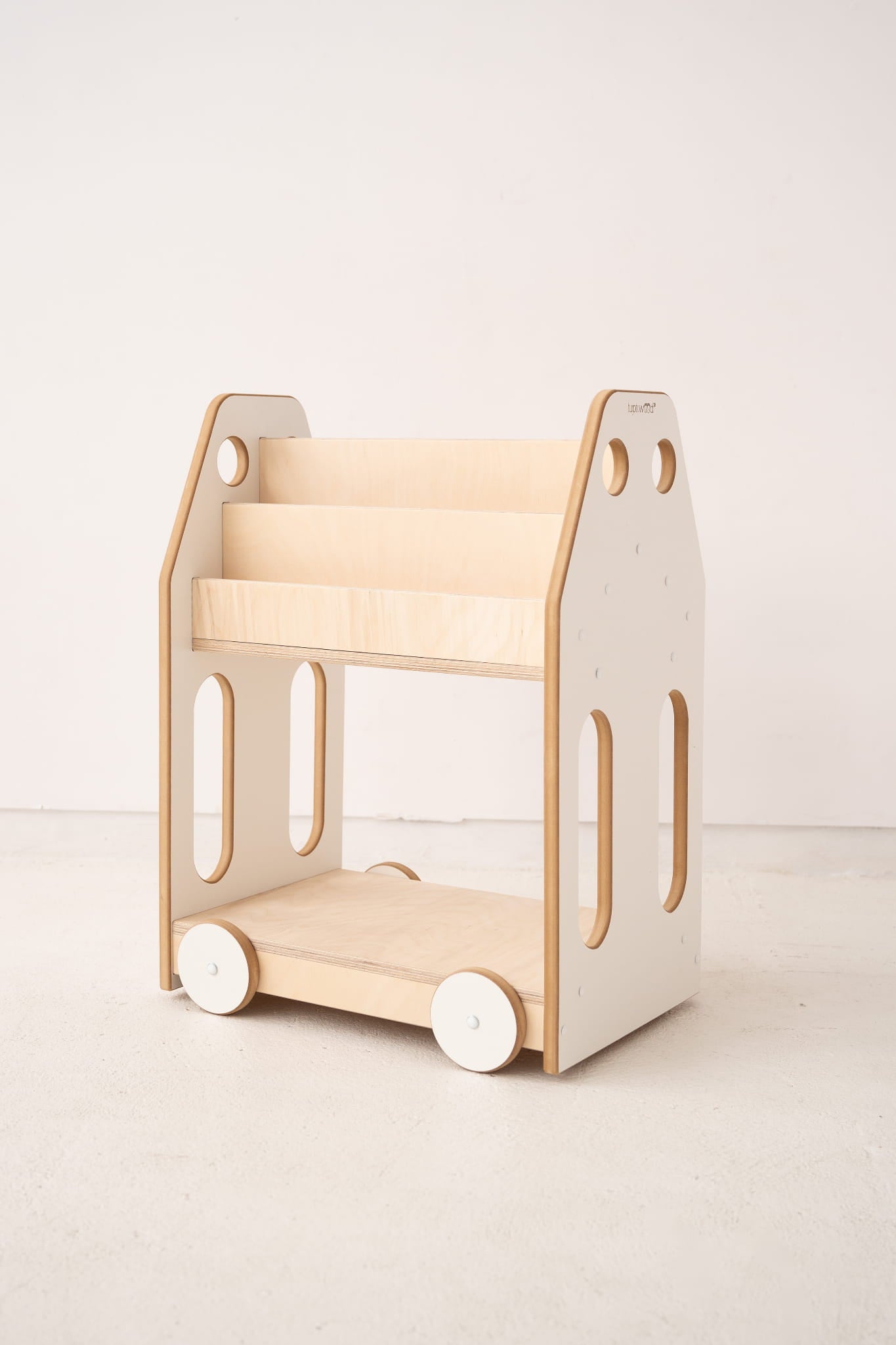 Bibliothèque voiture Montessori