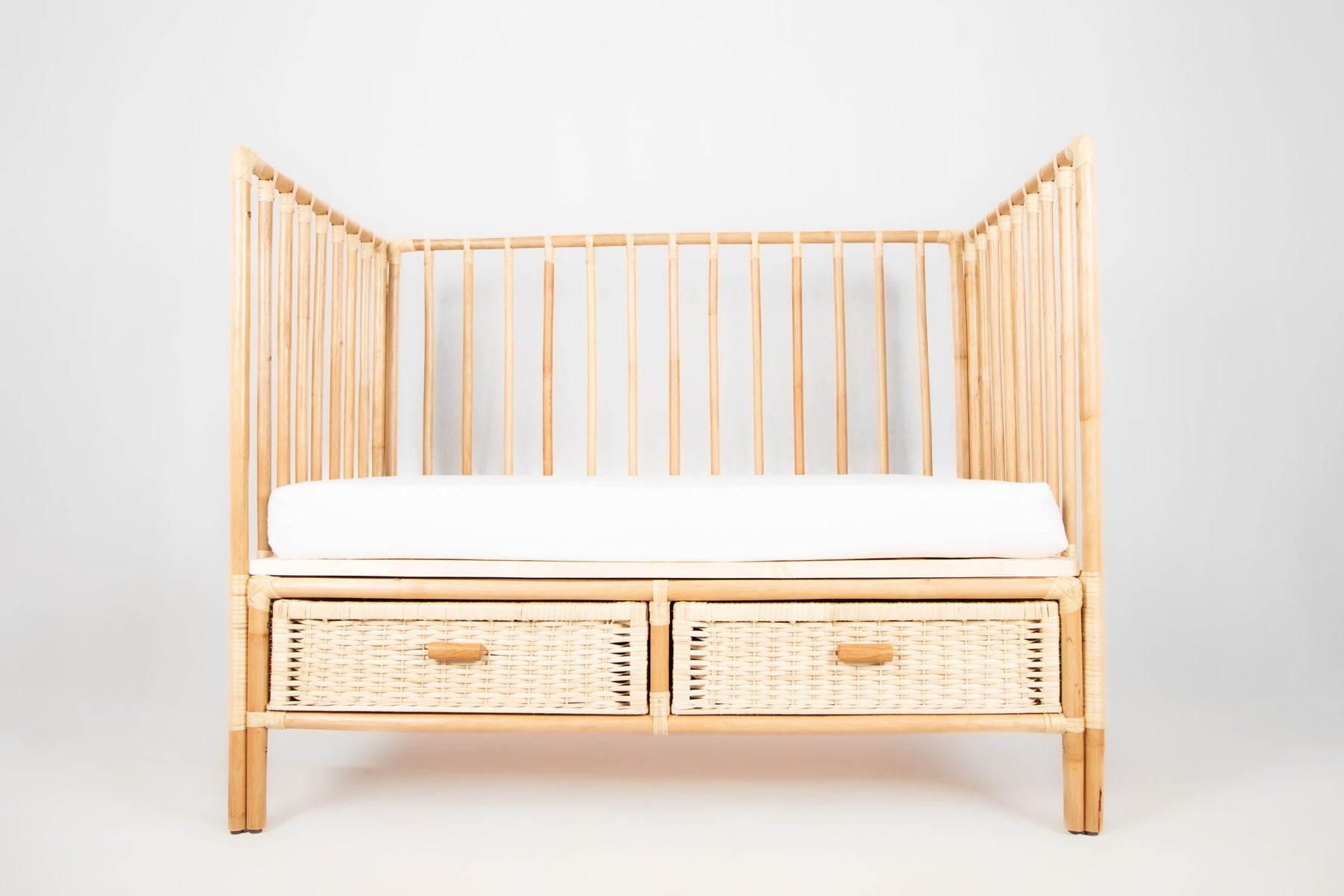 Lit évolutif cododo en rotin naturel Alwan Créations - Bassinets & Cradles par Alwan Créations