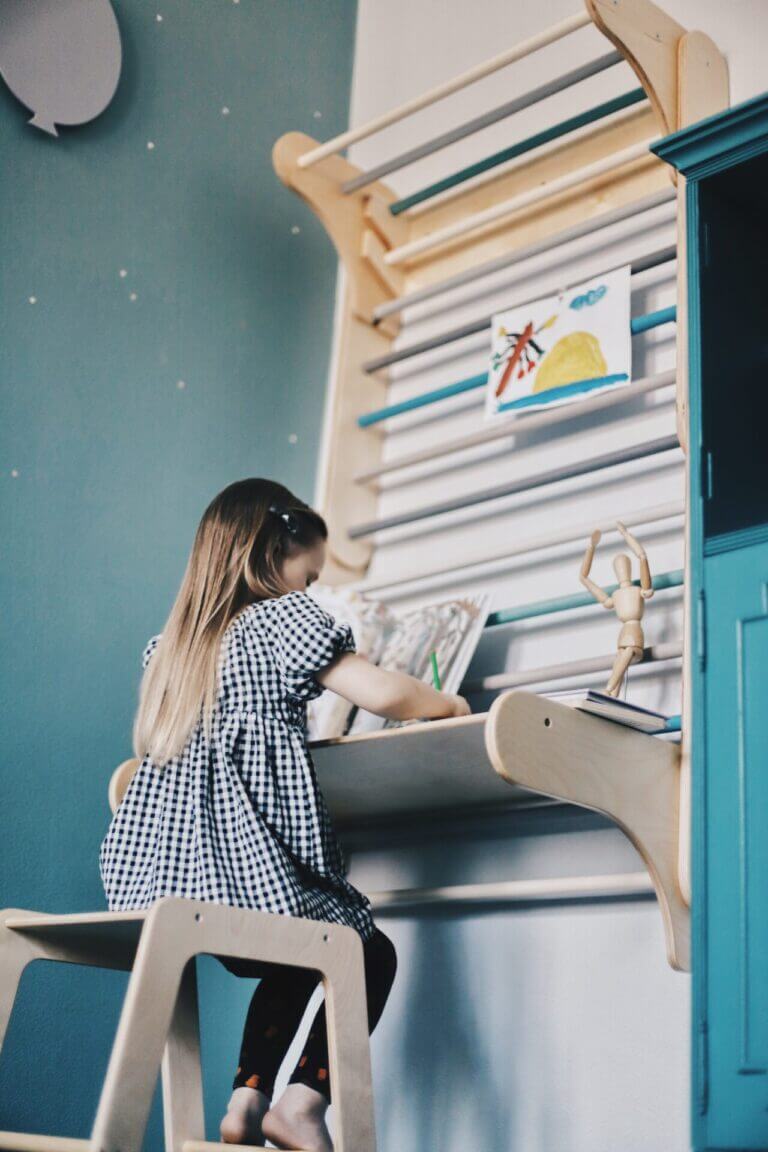 Table et Chaise pour le Mur (Suédois) des Grimpeurs Leg&Go - Activity Tables par Leg&Go