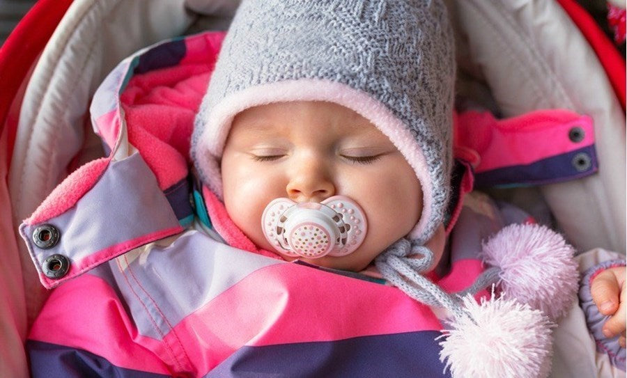 Comment habiller votre bébé nouveauné pendant la période hivernale