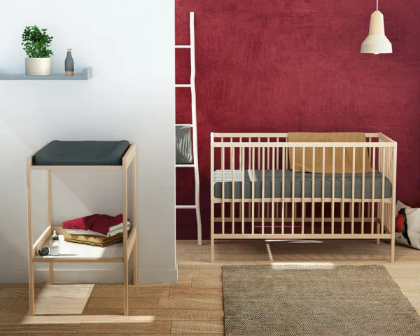 Pourquoi dit-on table à langer ? Un meuble important pour bébé, découvrir sur Babykare.fr