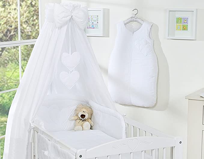 Image d'un berceau pour bébé avec un ciel de lit blanc sur Babykare.fr