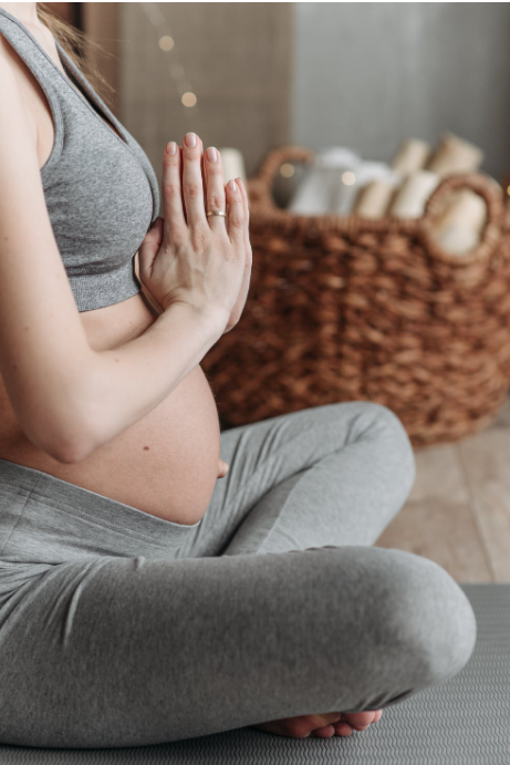Comment soulager le mal de dos pendant la grossesse ? le coussin de maternité - Babykare.fr