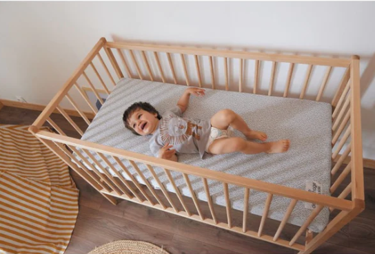 Comment monter et démonter un lit de bébé à barreaux en toute sécurité ?