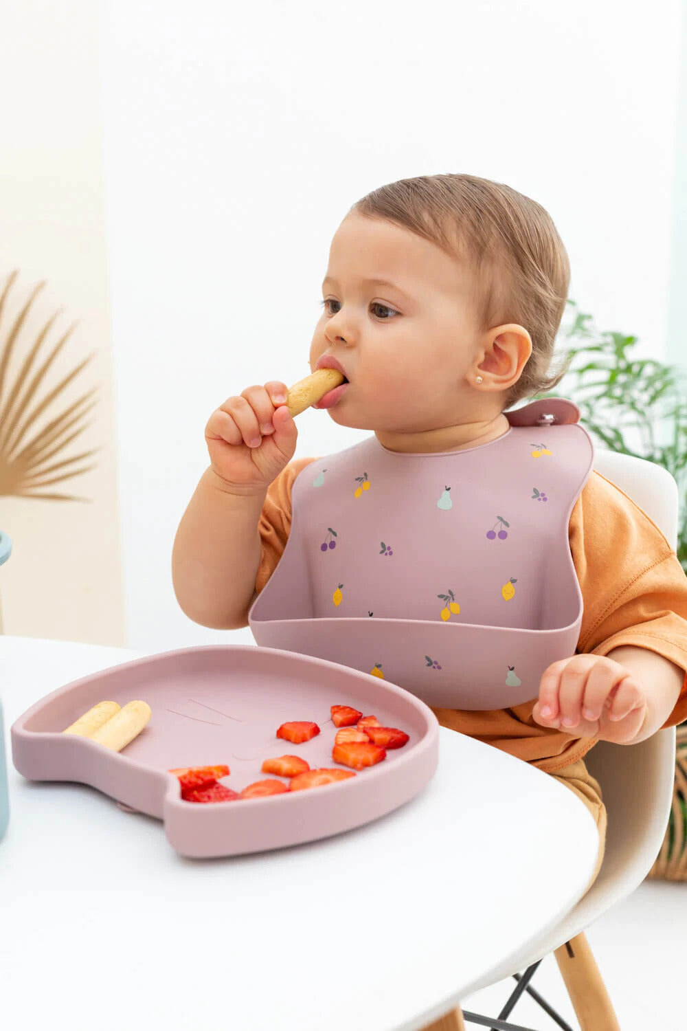 Vaiselle repas bébé en silicone CottonCloud disponible sur Babykare.fr