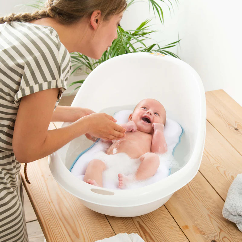 Comment laver son bébé quand on n'a pas de baignoire ? Babykare.fr