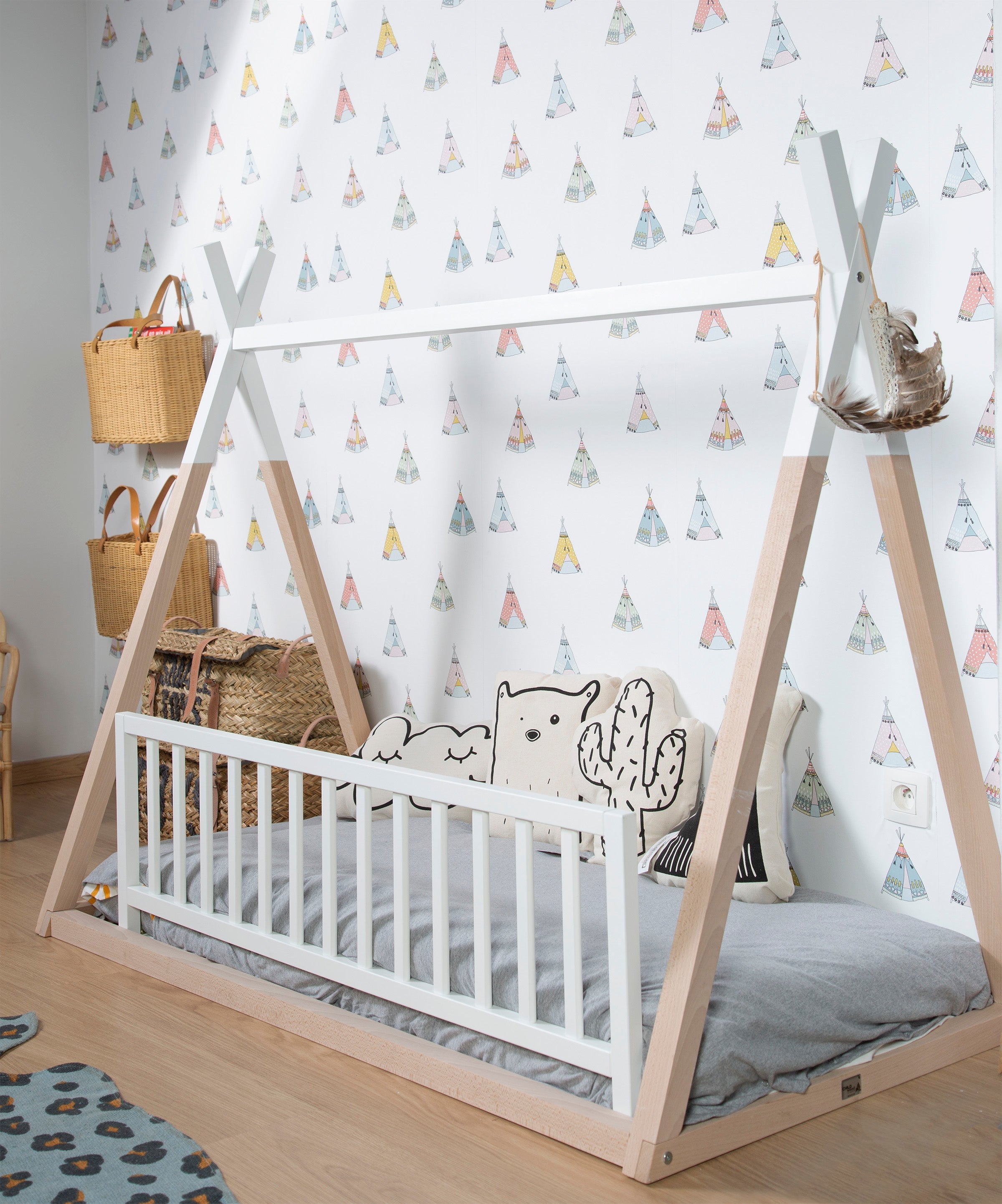 Optez pour les lits tipi Montessori disponible sur Babykare.fr
