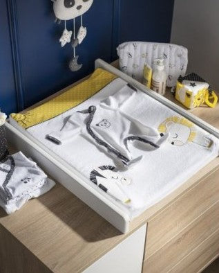 Découvrez les plans à langer, extensibles sur les commodes et les lits bébé, disponibles sur Babykare.fr