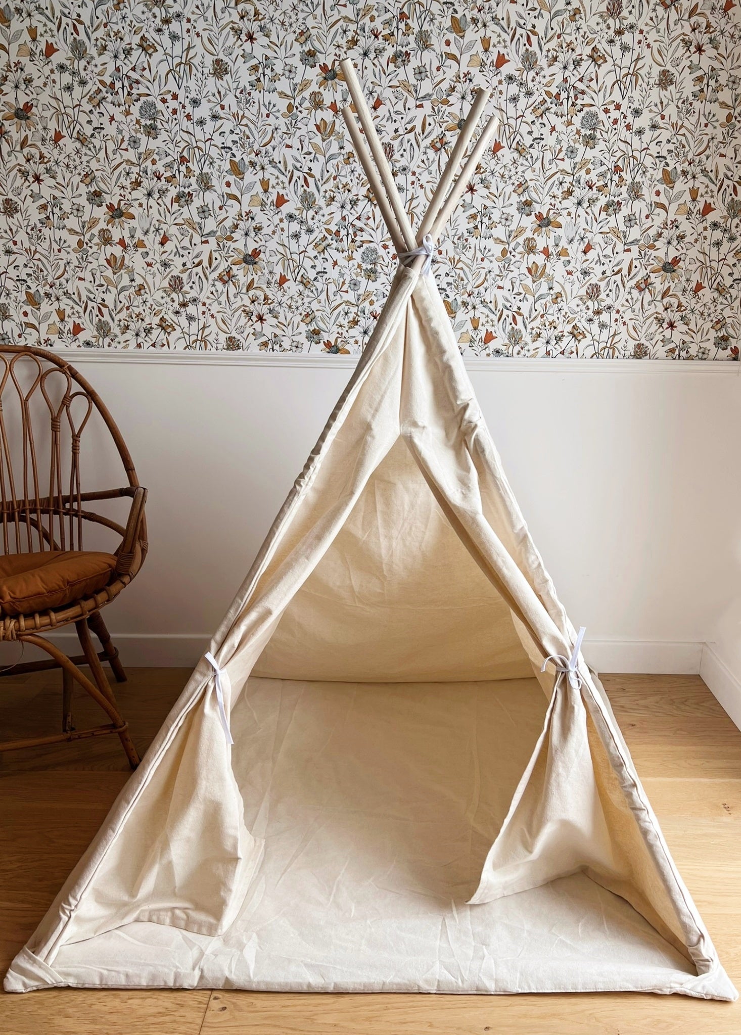 Tipi B enfant avec tapis avec guirlandes