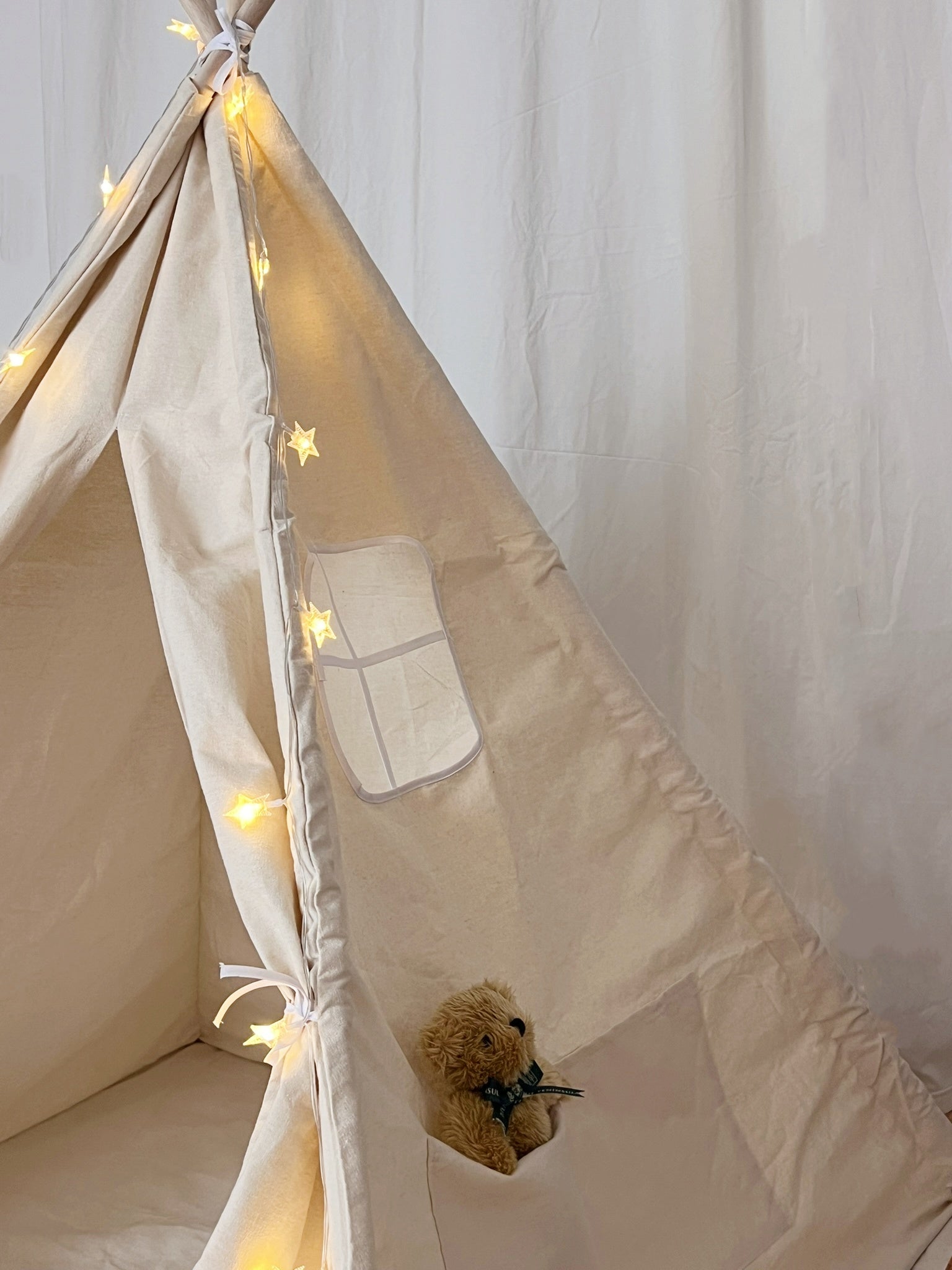 Tipi B enfant avec tapis avec guirlandes