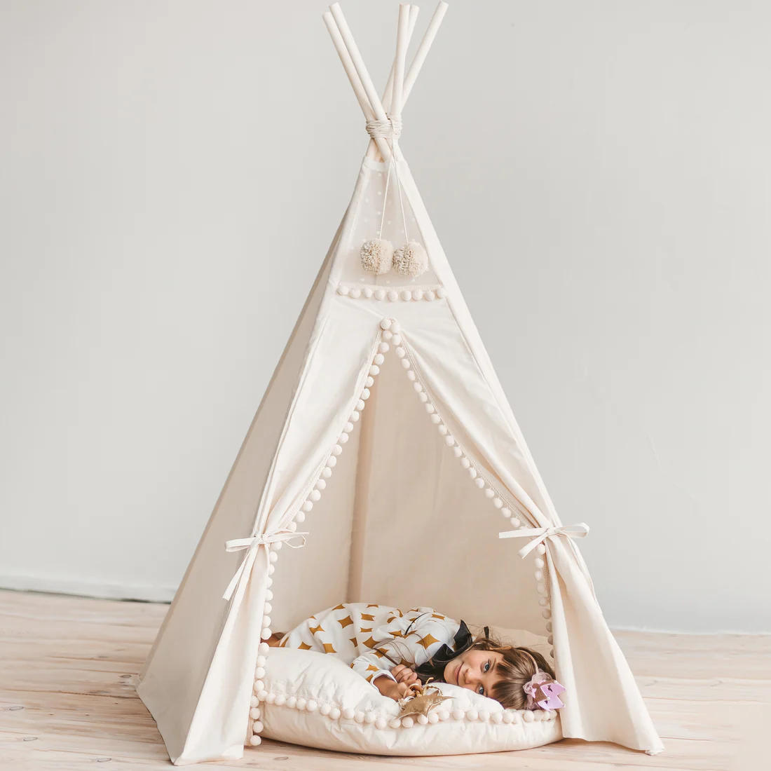 Tipi originale avec pompons