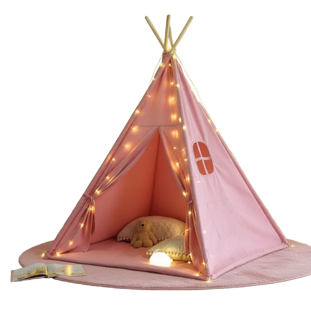 Tipi enfant avec tapis et guirlandes