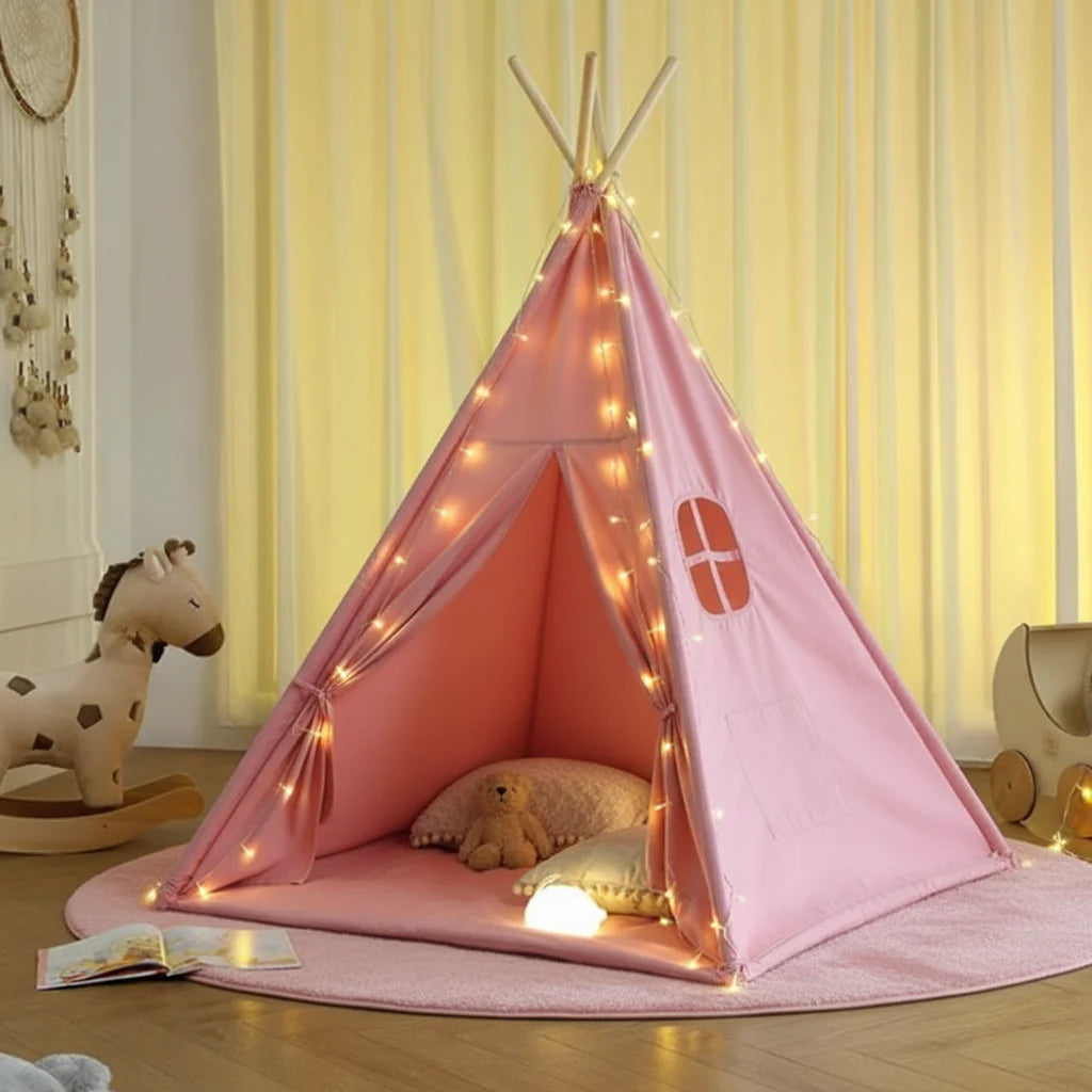 Tipi enfant avec tapis et guirlandes