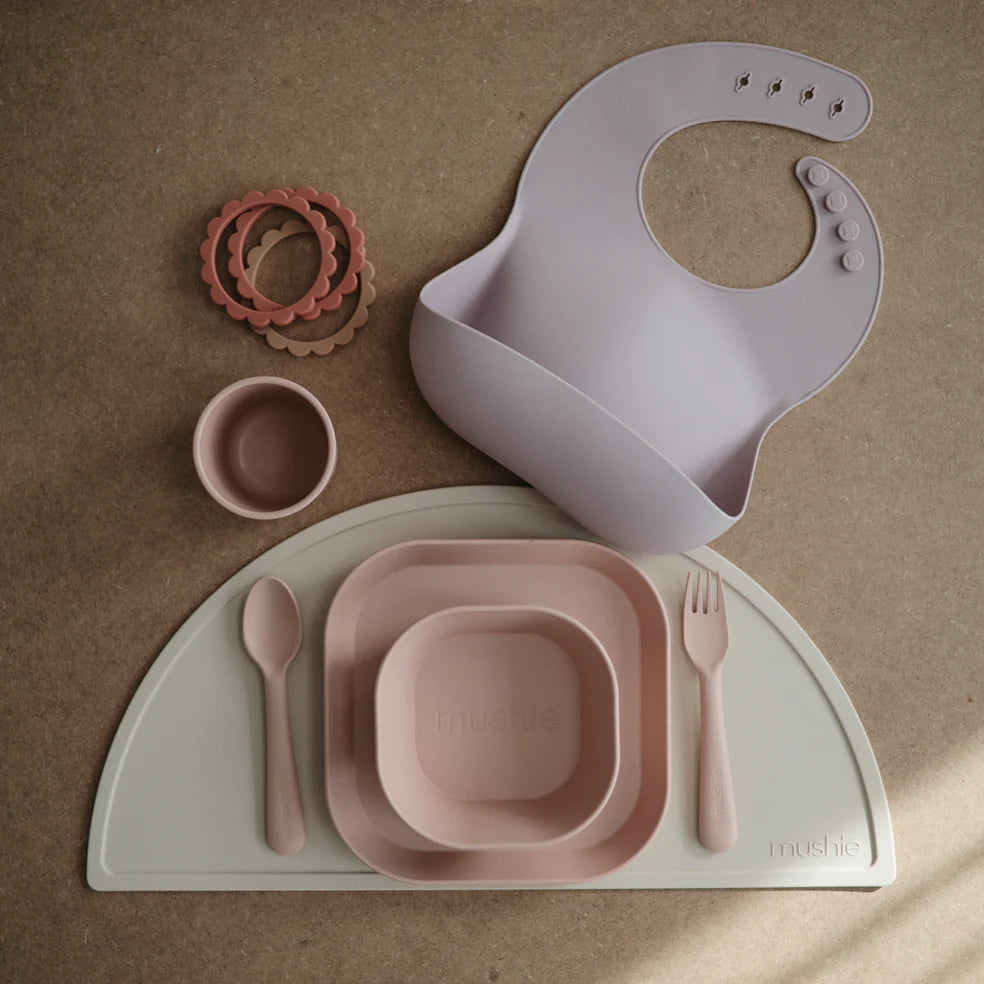 Bébé Confort Set de Repas Assiette + Bol + Verre + Cuillère + Fourchette en  Plastique Sport - CasaKids