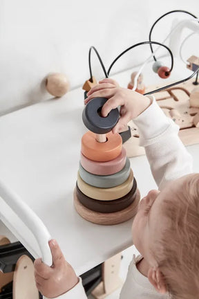 Anneaux à empiler NEO Kids Concept - Toys par Kids Concept