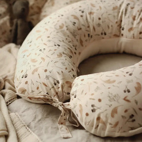 Coussin d'allaitement Grasslands Avery Row - Nursing Pillows par Avery Row