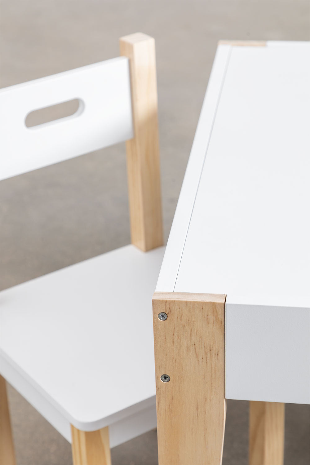Ensemble avec une table ardoise et 2 chaises en bois Belfy Kids - Tables par Sklum