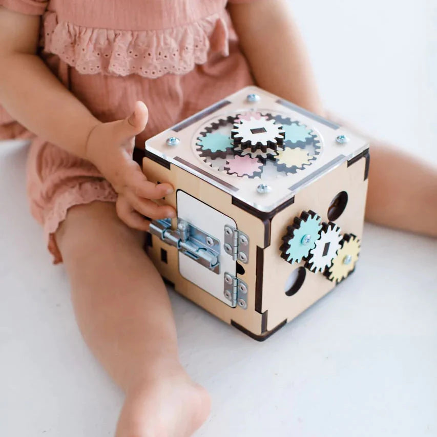 Cube d'activités BusyKids pour enfants à partir de 12 mois - Activity Toys par BusyKids